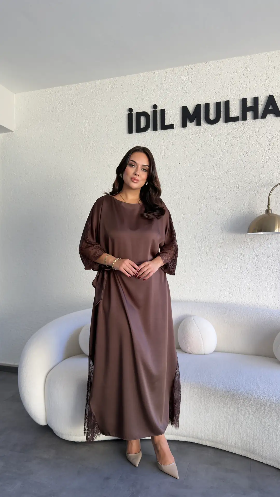 Güpür Detaylı Saten Elbise - Kahverengi
