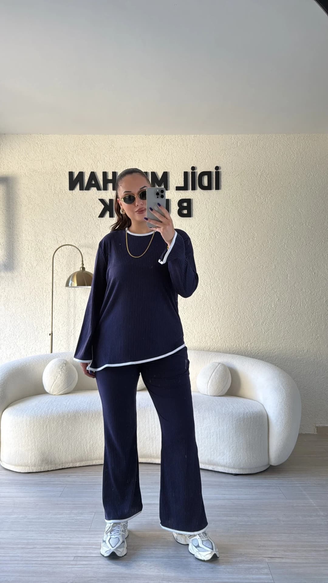 Beyaz Şeritli Asimetrik Takım