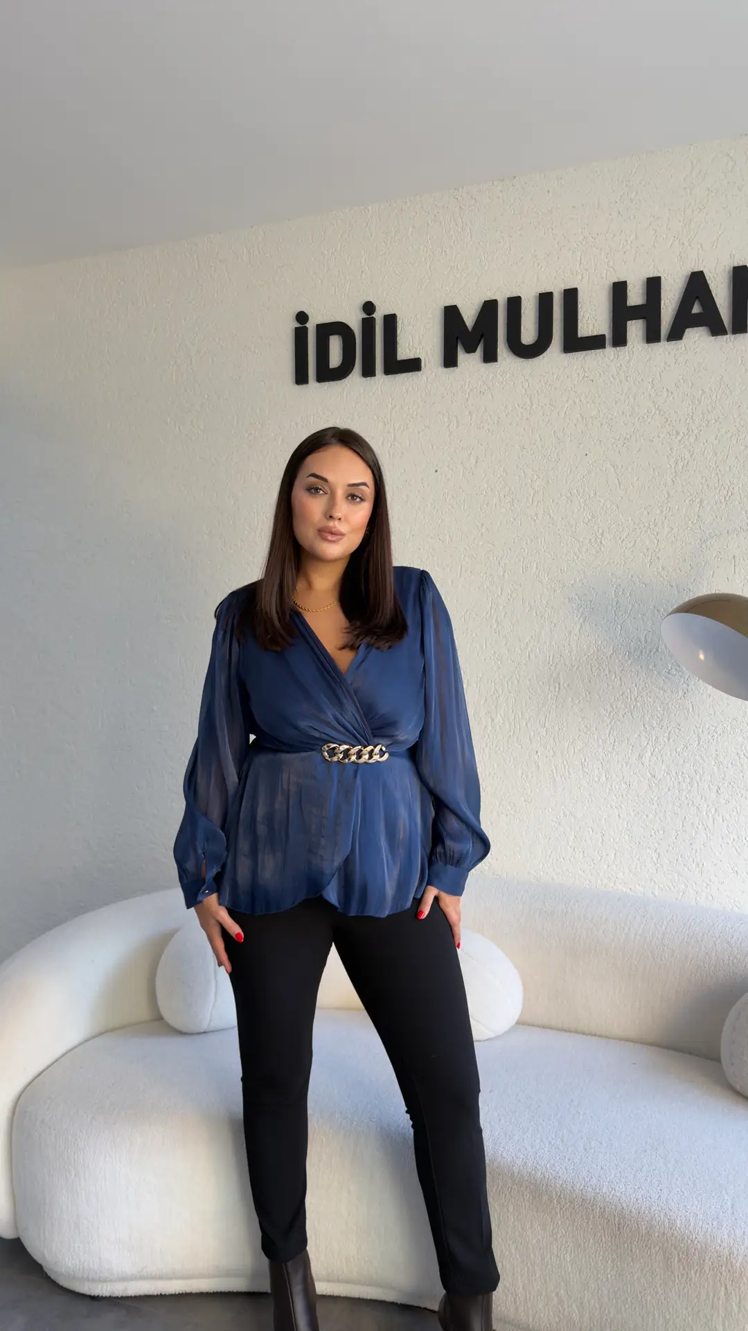 Kruvaze Zincir Detaylı Organze Bluz - Lacivert