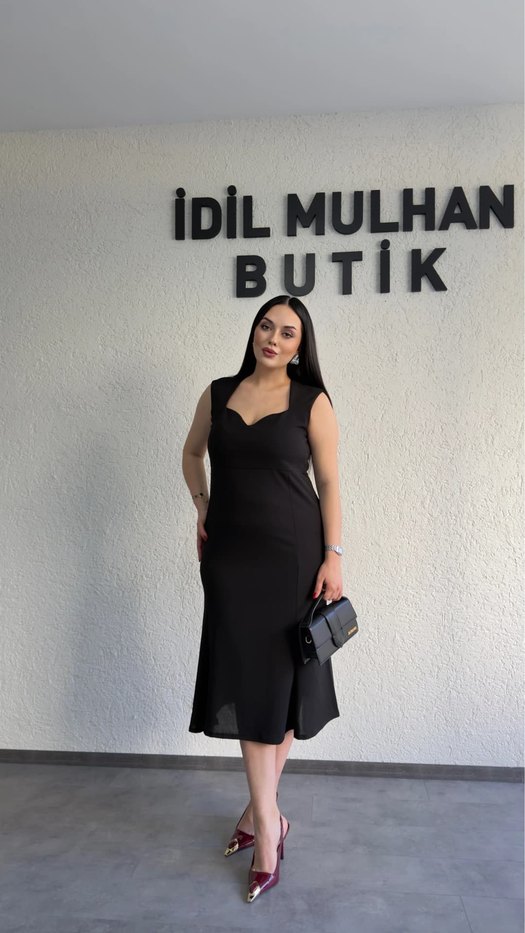 Kalp Yaka Klasik Midi Elbise