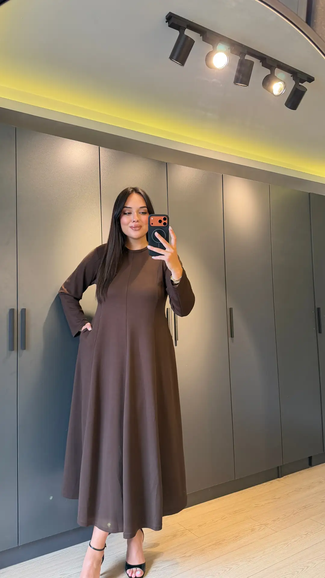 Likralı Oysh Kumaş Godeli Elbise - Kahverengi