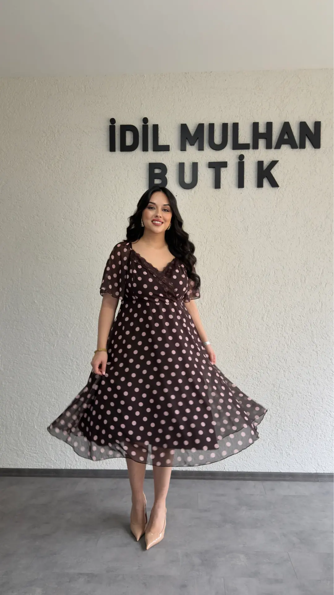 Kruvaze Dantel Detaylı Puantiyeli Elbise