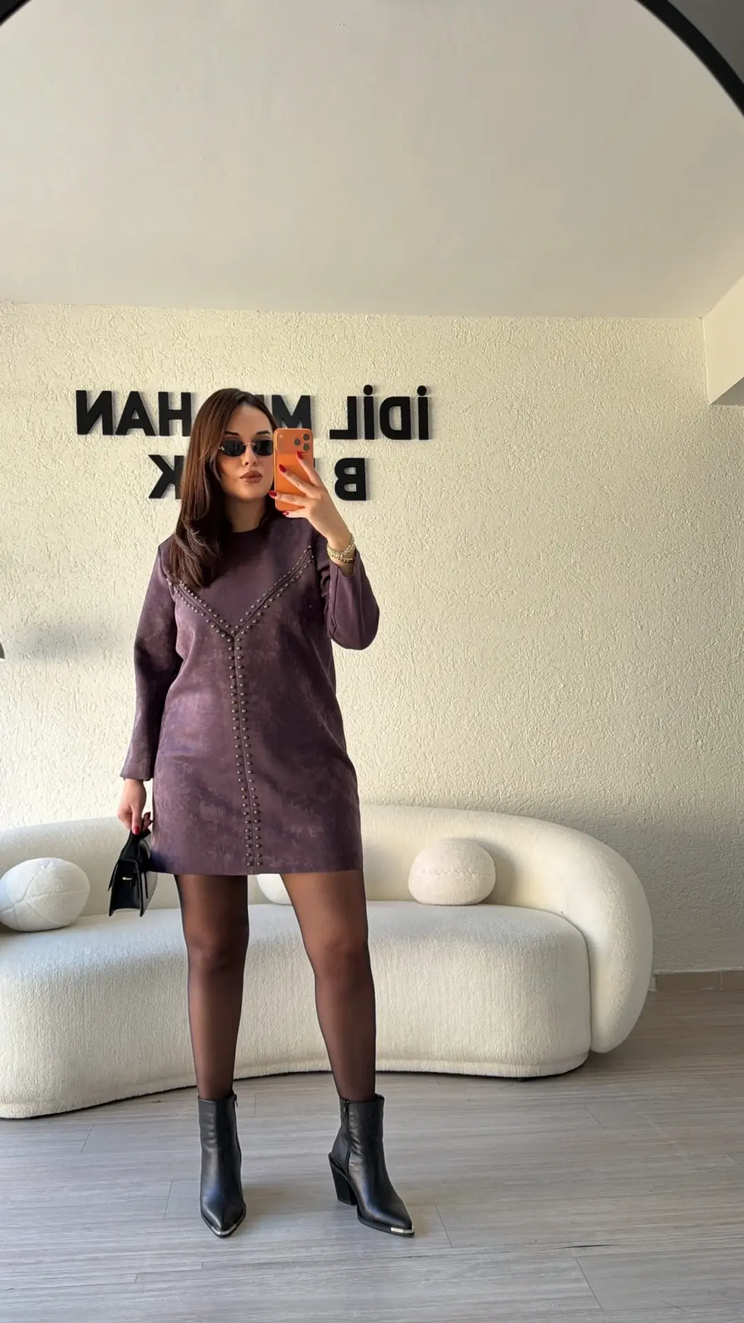 Taş İşlemeli Likralı Süet Elbise