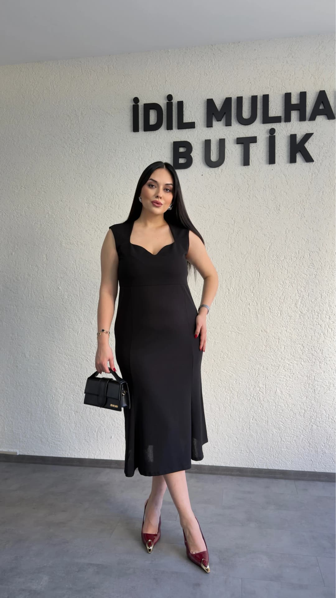 Kalp Yaka Klasik Midi Elbise