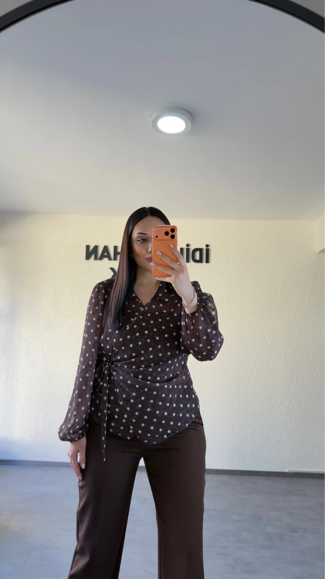 Kruvaze Yan Bağcıklı Puantiyeli Bluz