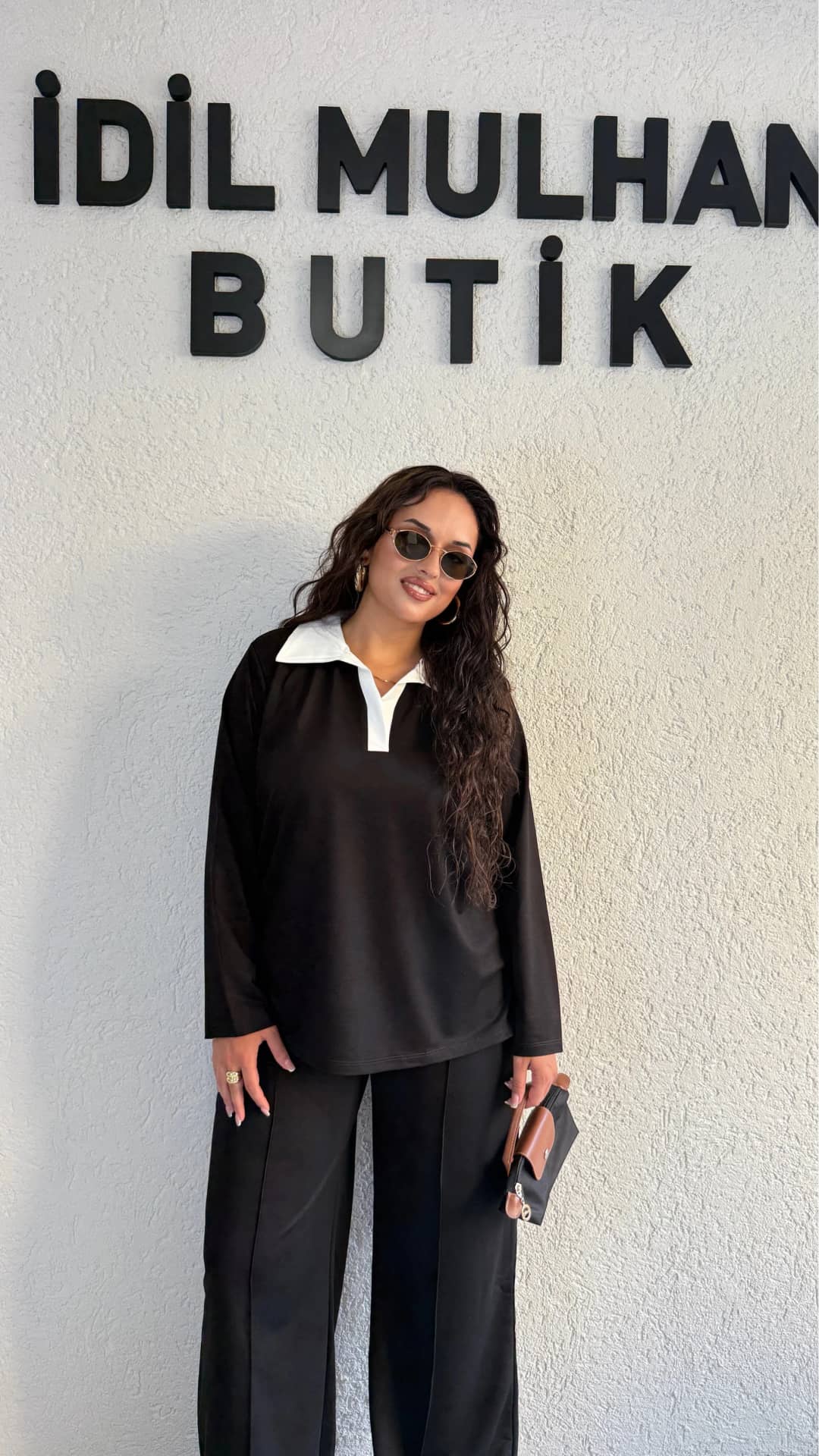 Beyaz Gömlek Yaka Takım - Siyah