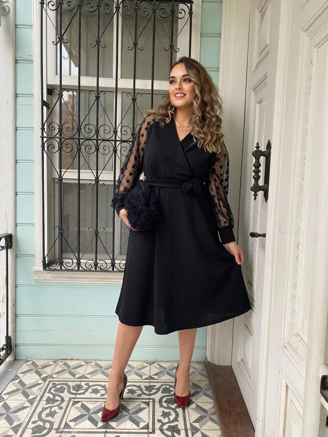 Kolları Tüllü Elbise