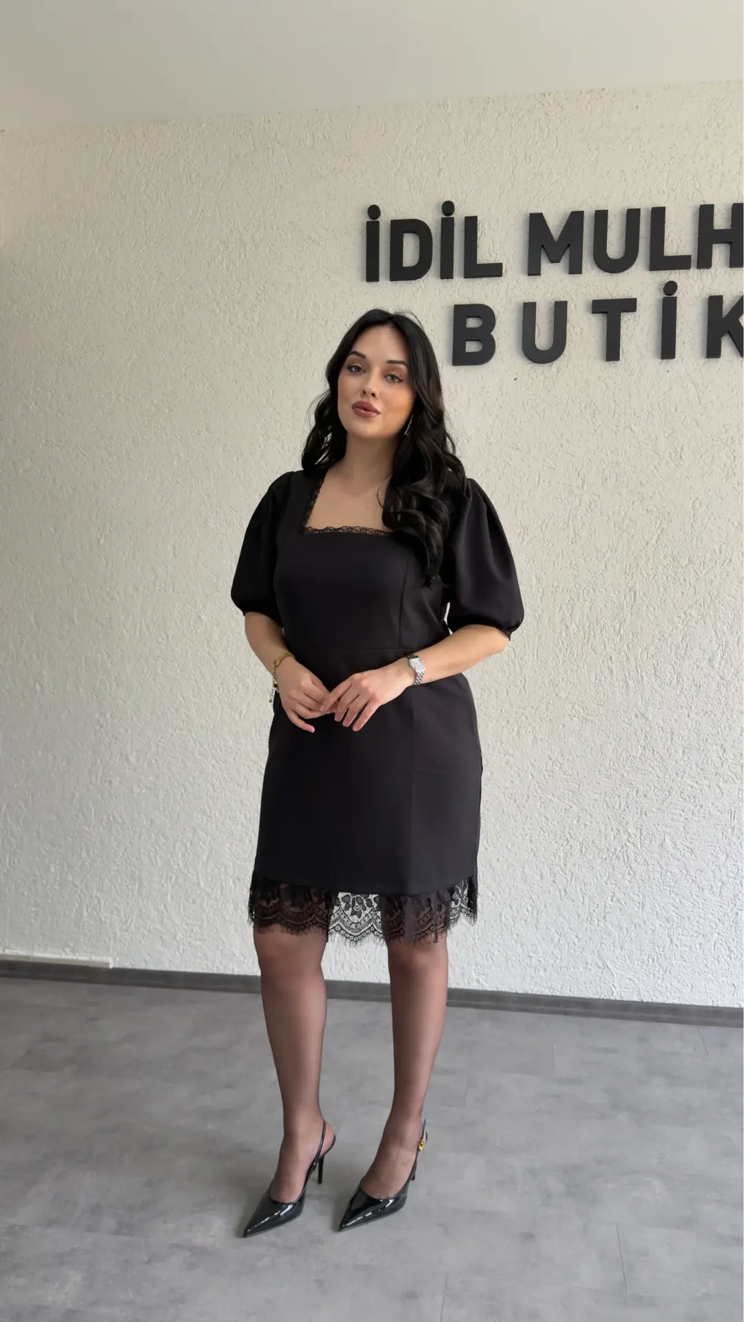 Balon Kol Kare Yaka Dantel Detaylı Elbise