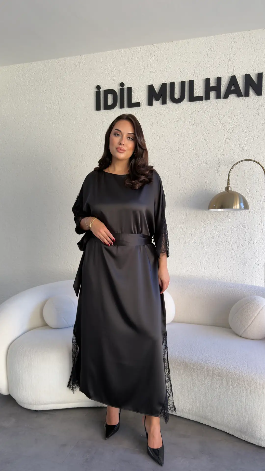 Güpür Detaylı Saten Elbise - Siyah