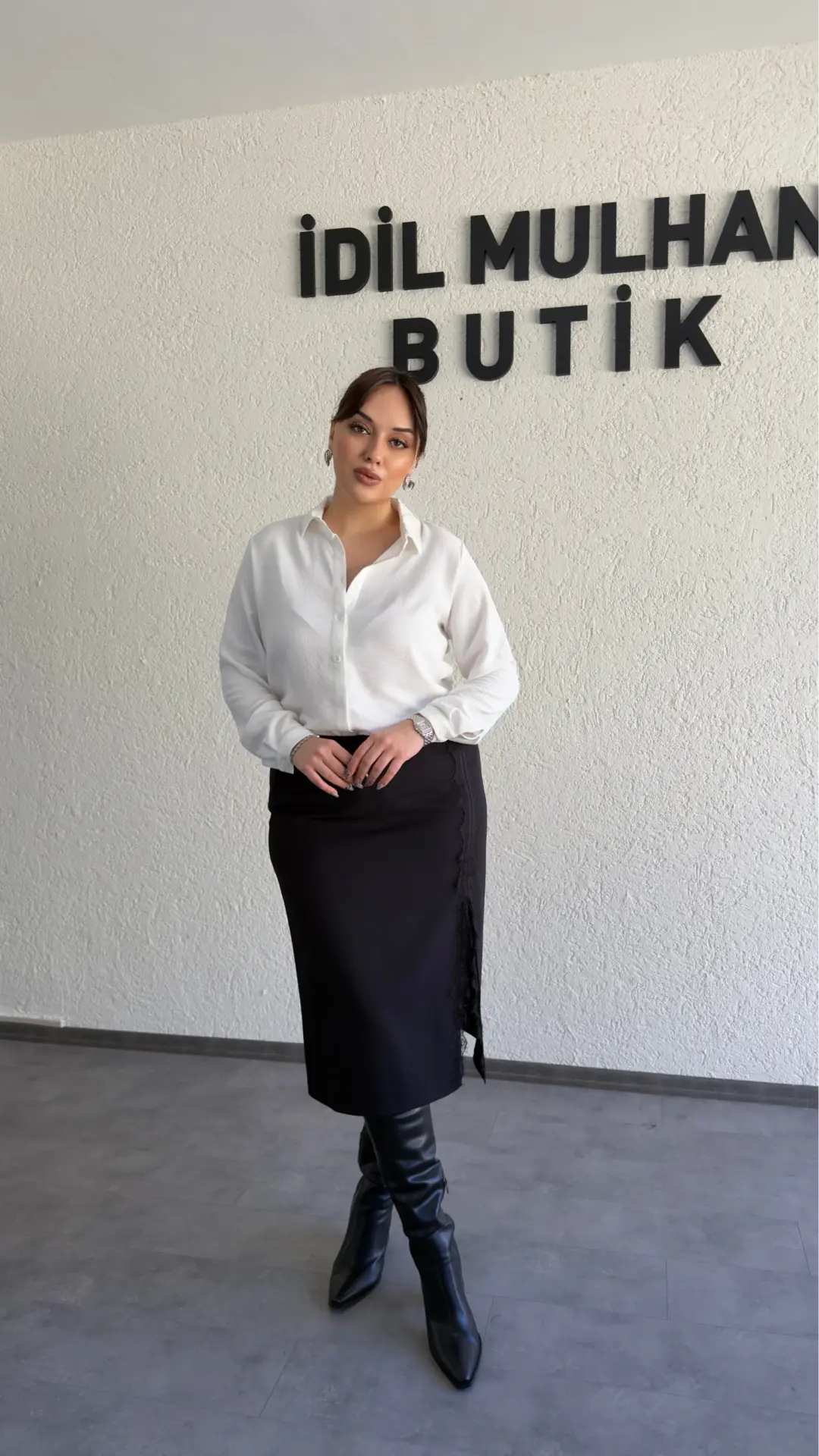 Dantel Detaylı Yırtmaçlı Etek - Siyah