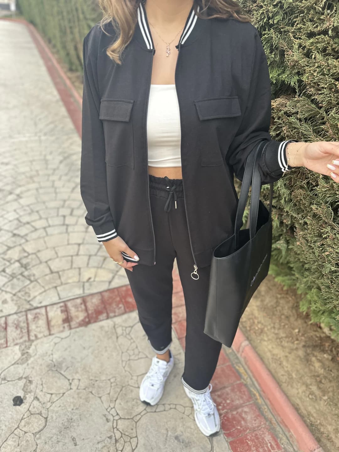 Fermuarlı Beyaz Şeritli Takım